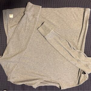 Vuori Ribbed Gray Long Sleeve Shirt